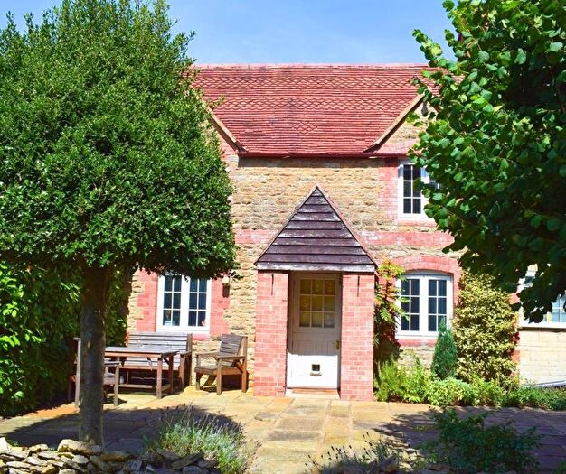 2 Bedroom Semi-Detached House For Sale In Shipton-On-Cherwell, Kidlington, OX5