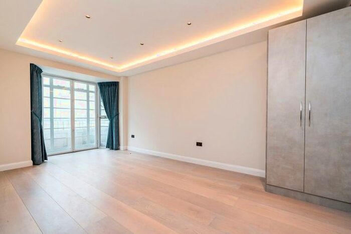 3 Bedroom Flat To Rent In Gloucester Place, Marylebone, London, NW1