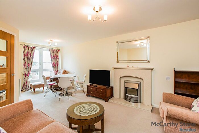 1 Bedroom Flat For Sale In Trinity Court, Oxford Road, Halifax, HX1