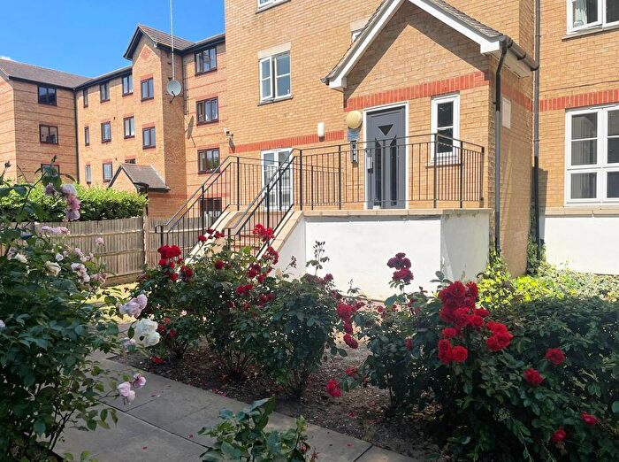 1 Bedroom Flat To Rent In Wheatsheaf Close, Isle Of Dogs, London, E14