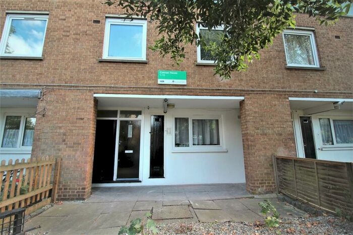 3 Bedroom Maisonette To Rent In Cotman House, Hanley Road, Finsbury Park, N4