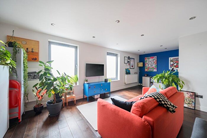 1 Bedroom Flat For Sale In Willesden Lane, Brondesbury, London, NW6