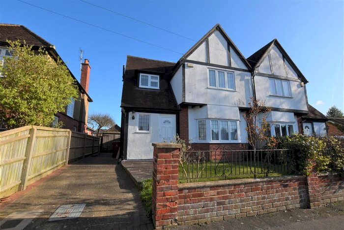 3 Bedroom Semi-Detached House To Rent In Ilkley Road, Caversham, Reading, RG4