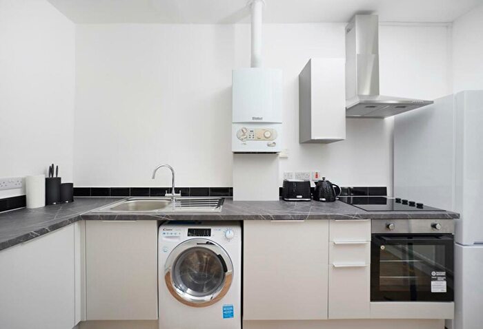 Apartment To Rent In Grafton Road, London, NW5