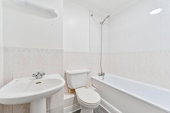 2 Bedroom Flat To Rent In Albemarle Road, Beckenham, BR3