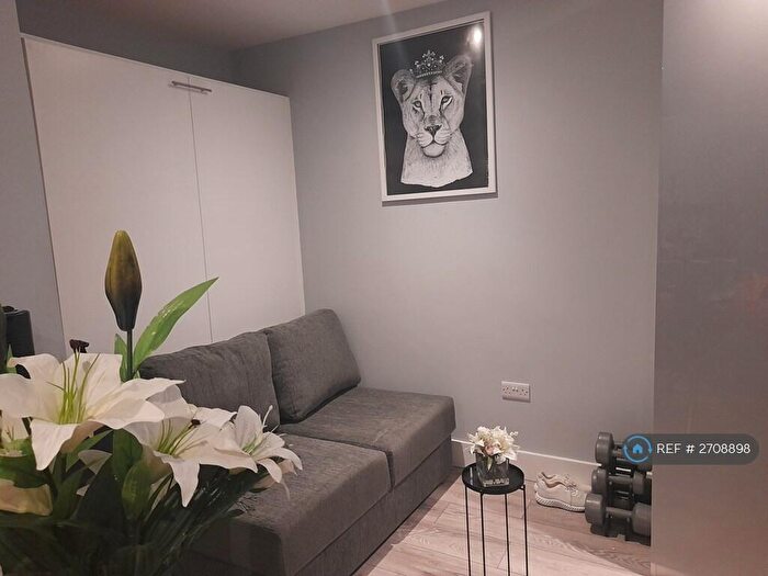 Studio To Rent In Lee, London, SE12