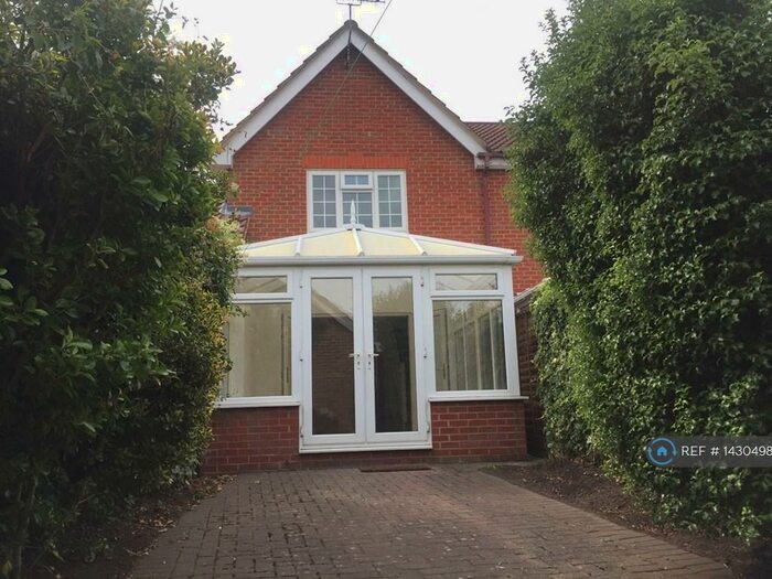 2 Bedroom Semi-Detached House To Rent In Dairyglen Avenue, Cheshunt, EN8