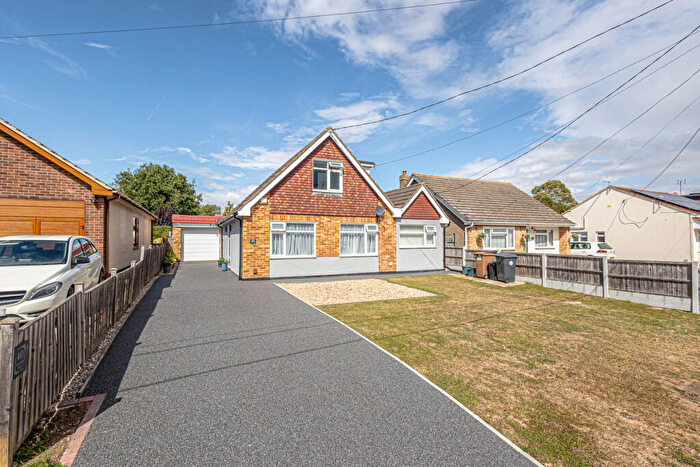 3 Bedroom Detached House For Sale In Downham Road, Wickford, SS11