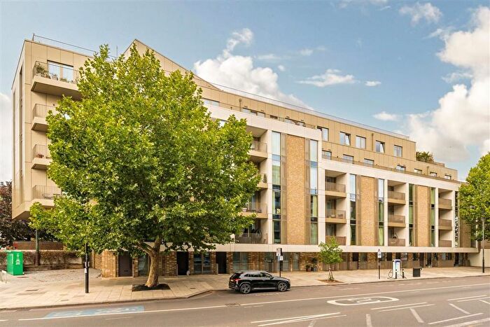 2 Bedroom Flat For Sale In Balham High Road, Balham, SW17