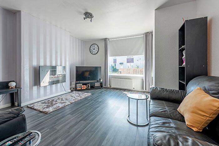 3 Bedroom Flat For Sale In Park Avenue, Loanhead, EH20