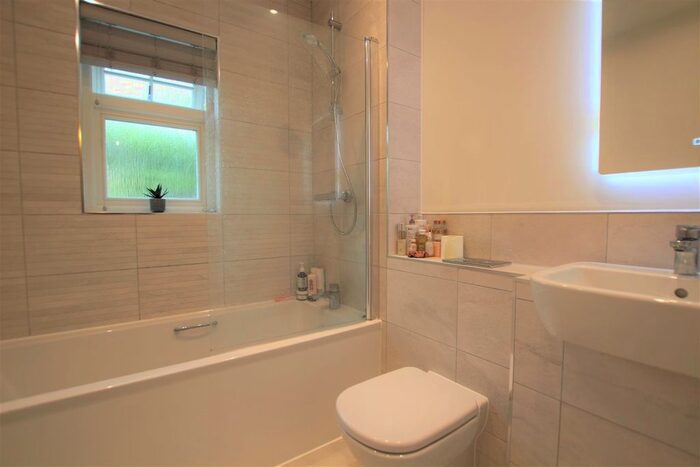 1 Bedroom Flat To Rent In Kestrel Close, Shenfield, Brentwood, CM15