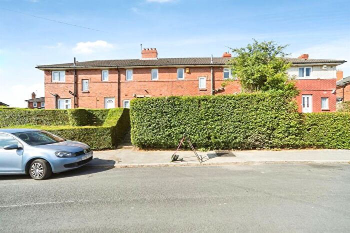 3 Bedroom Terraced House For Sale In Hollin Park Crescent, Leeds, LS8