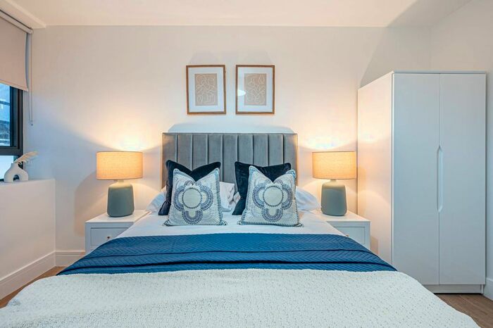 1 Bedroom Flat To Rent In Steeplemount House, Enfield, EN2