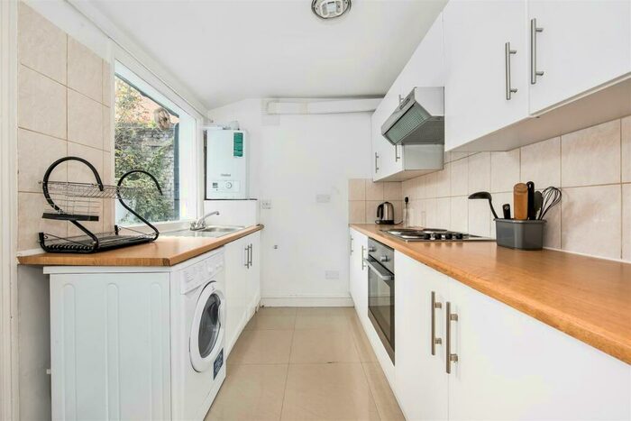 4 Bedroom House To Rent In Henshaw Street, London, SE17