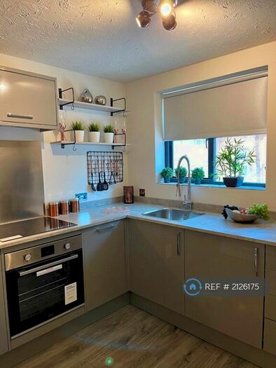 1 Bedroom Flat To Rent In Palace Court, Woking, GU21