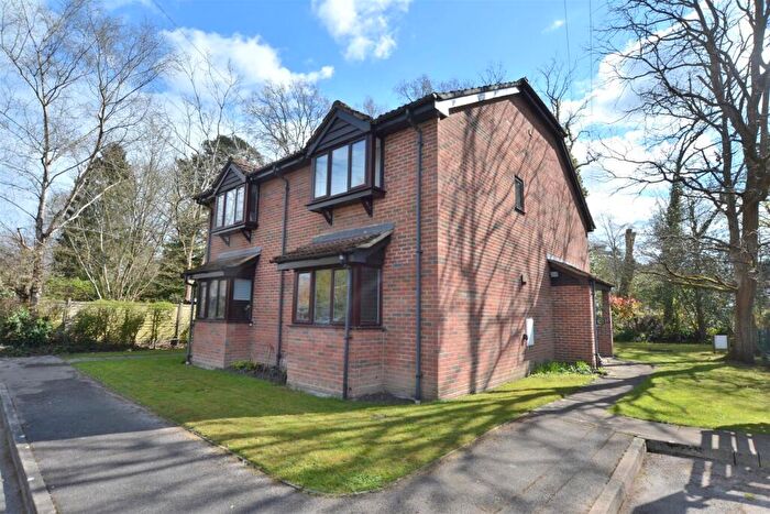 1 Bedroom Apartment For Sale In St. Michaels Close, Fleet, GU51