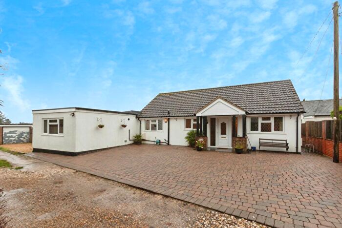 4 Bedroom Bungalow For Sale In Roman Road, Basingstoke, Hampshire, RG23