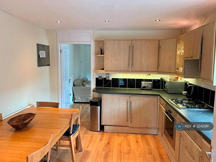 3 Bedroom End Of Terrace House To Rent In Garnet Street, London, E1W