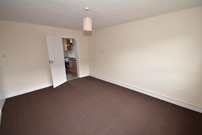 1 Bedroom Flat To Rent In Lower Queens Road, Buckhurst Hill, IG9