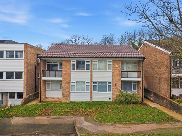 2 Bedroom Flat To Rent In The Cedars, Buckhurst Hill, IG9