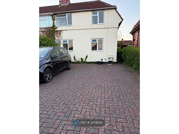 3 Bedroom Semi-Detached House To Rent In Crossways Road, Bristol, BS4