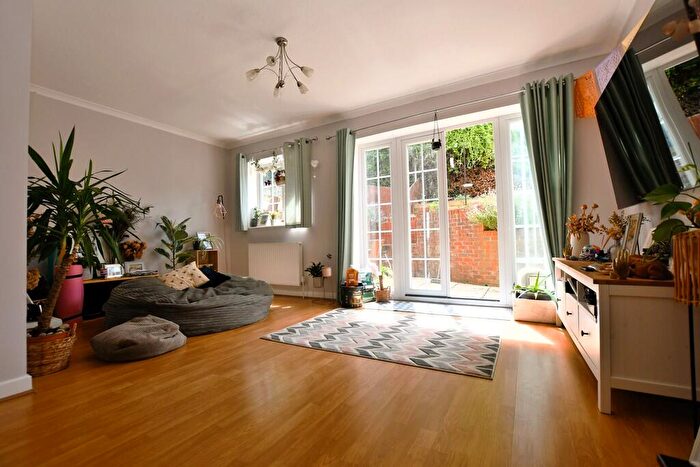 4 Bedroom Town House To Rent In Hillview Close, Purley, CR8