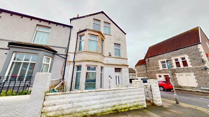 3 Bedroom Flat To Rent In Woodlands Road, Barry, CF62