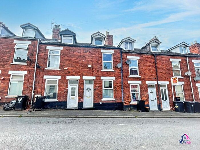 3 Bedroom Terraced House For Sale In Stamford Street, Grantham, NG31