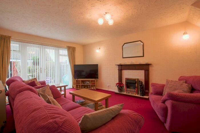 3 Bedroom Semi-Detached Bungalow For Sale In Garstang Road, Marshside, Southport, PR9