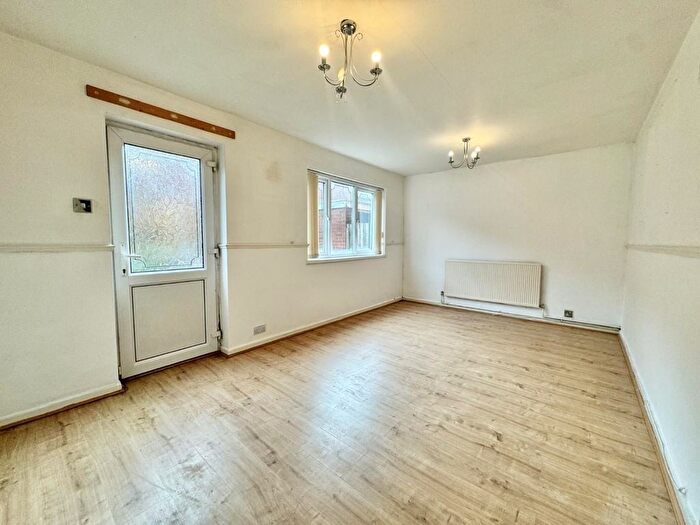 3 Bedroom Terraced House To Rent In Kempsey Close, Redditch, B98