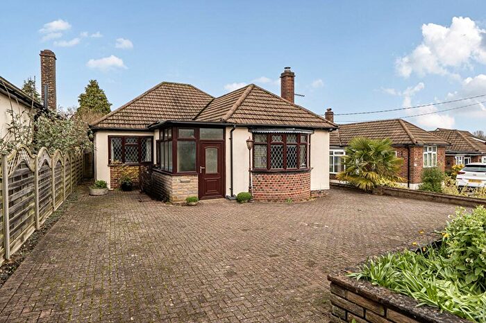 2 Bedroom Detached House For Sale In Keston Avenue, Coulsdon, CR5