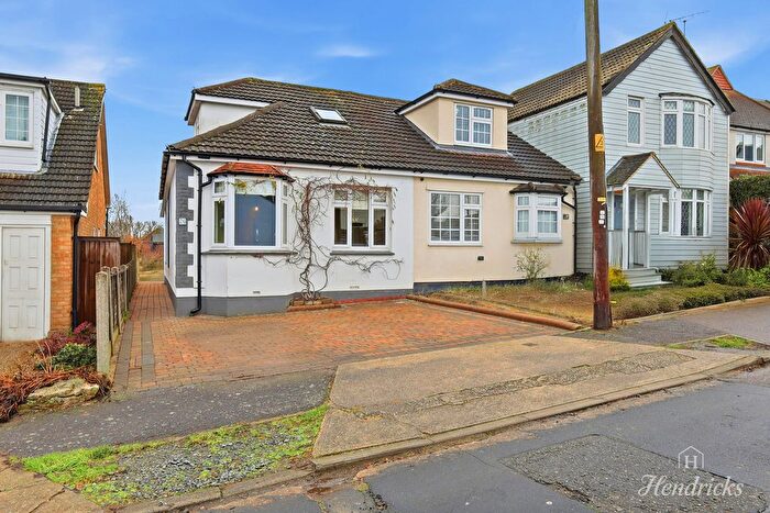 4 Bedroom Semi-Detached House For Sale In The Crescent, Benfleet, SS7