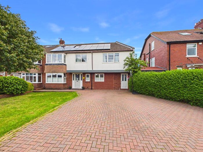 5 Bedroom Semi-Detached House For Sale In Kennersdene, North Shields, NE30