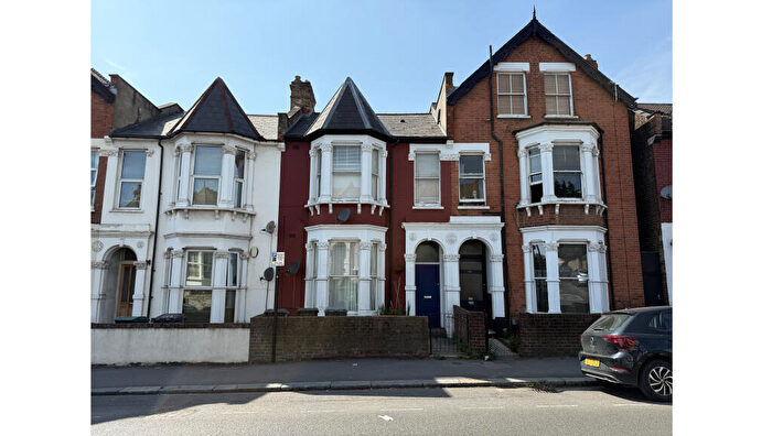 1 Bedroom Flat For Sale In Flat A, Wightman Road, Hornsey, London, N8