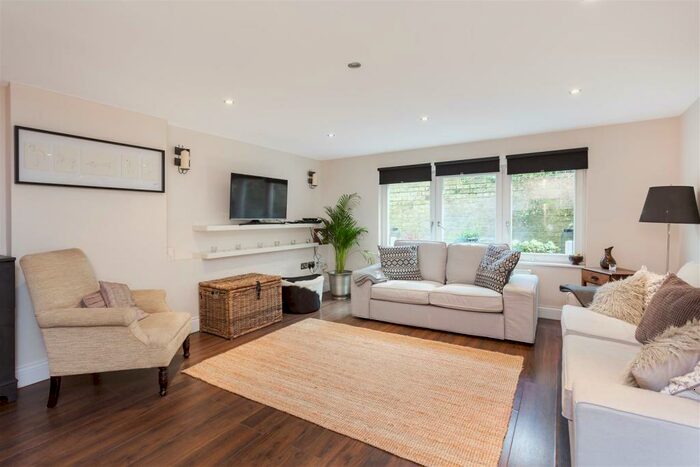 1 Bedroom Flat To Rent In Crescent Road, Archway, N8
