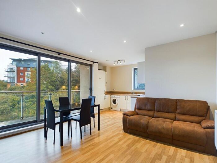 2 Bedroom Flat To Rent In Western Gate, Alencon Link, Basingstoke, RG21