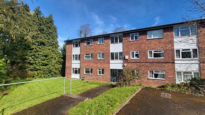 2 Bedroom Flat For Sale In Webster Avenue, Kenilworth, CV8