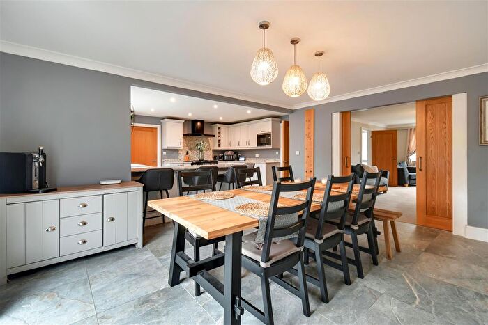 4 Bedroom Detached House For Sale In Front Street, Ulceby, DN39