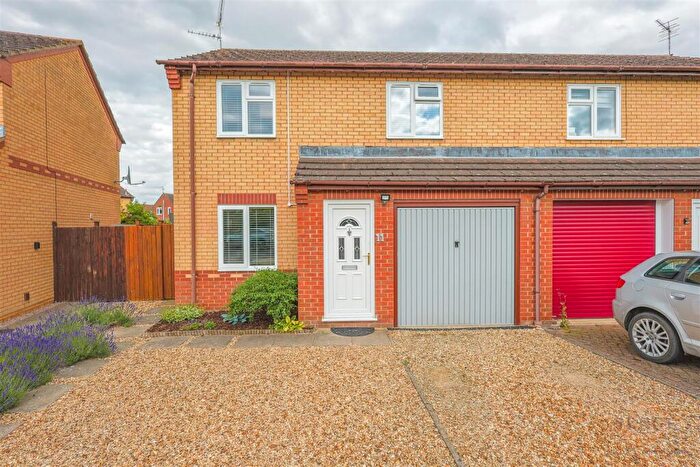 3 Bedroom Semi-Detached House For Sale In Julias Mead, Spalding, PE11