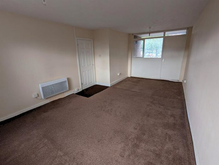 3 Bedroom Flat To Rent In Leamore Lane, Walsall, WS3