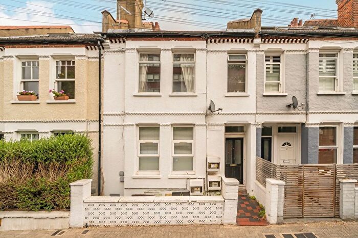 2 Bedroom Flat For Sale In Coverton Road, Tooting, SW17