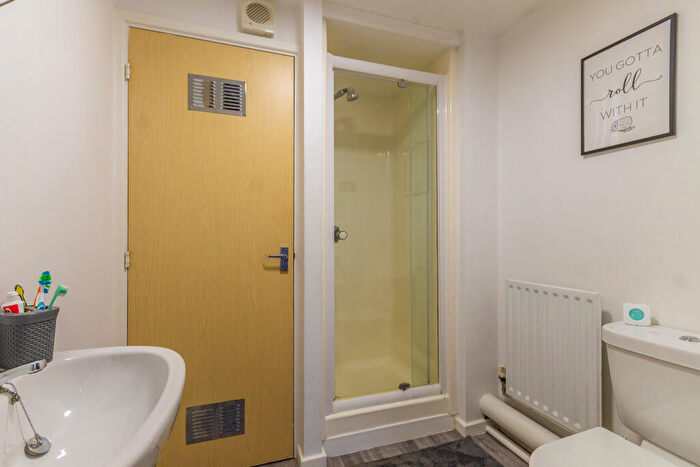 1 Bedroom Flat For Sale In Humber Street, Hilton, DE65