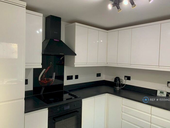 1 Bedroom Flat To Rent In Desborough Ave, High Wycombe, HP11