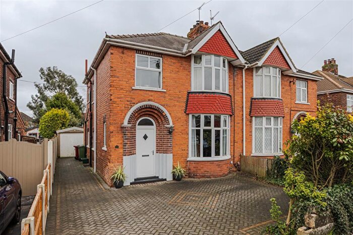 3 Bedroom Semi Detached House For Sale In Glover Road, Scunthorpe, DN17