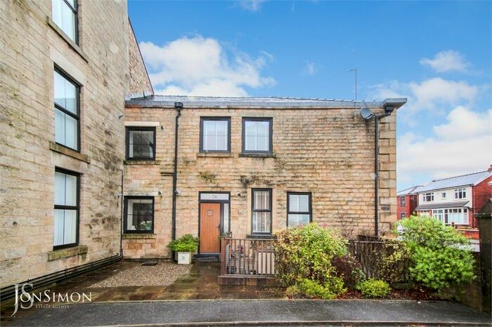 3 Bedroom Town House To Rent In 681 Walmersley Road, Walmersley, Bury, Lancashire BL9