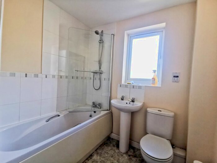 2 Bedroom Flat For Sale In Hall Street, Blackwood, NP12