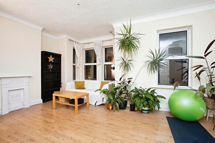 2 Bedroom Flat To Rent In Blyth Road, Walthamstow, E17