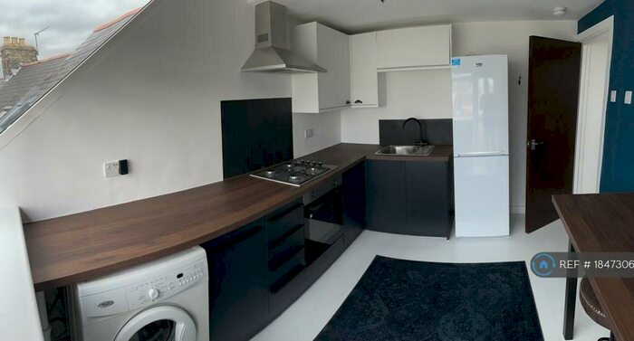 2 Bedroom Flat To Rent In Arcot Street, Cardiff, CF64