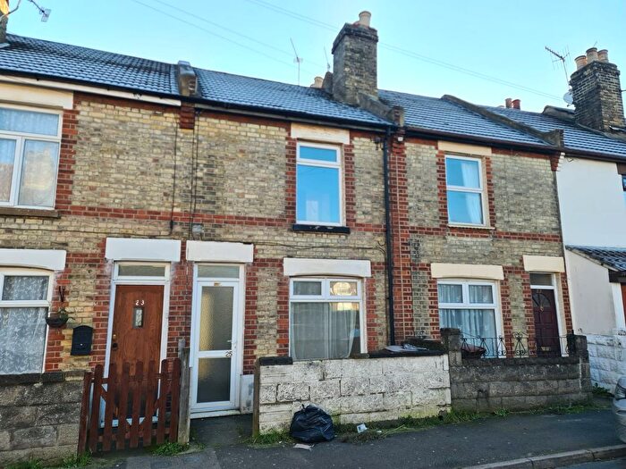 2 Bedroom Terraced House To Rent In Albany Road, Chatham, ME4