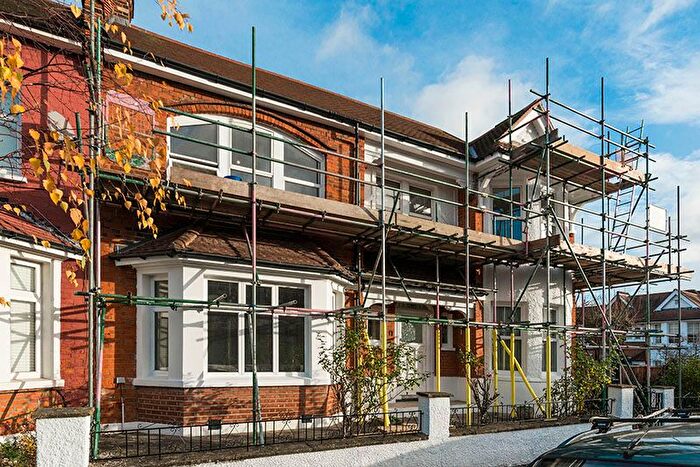 4 Bedroom Semi Detached House To Rent In The Chine, Grange Park, N21